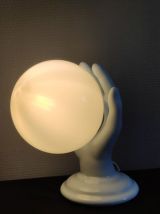 lampe main en céramique bleue et globe opaline blanc vintage