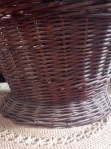 Grande corbeille  en noisetier tressé (Art populaire)