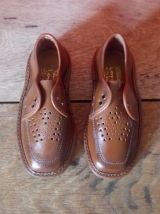 Chaussures enfants en cuir marron (Années 60)