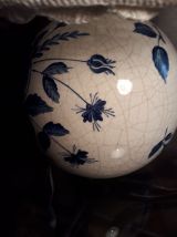 lampe porcelaine peint a la main  ,vernis et  craqueler  ,ab