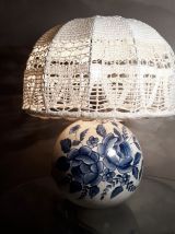 lampe porcelaine peint a la main  ,vernis et  craqueler  ,ab