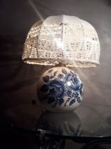lampe porcelaine peint a la main  ,vernis et  craqueler  ,ab