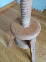 Tabouret à vis tripode