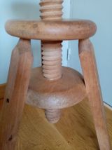Tabouret à vis tripode
