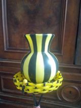 Joli vase en plastique et son support sur pied  Années 50/60