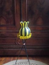 Joli vase en plastique et son support sur pied  Années 50/60