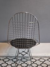 chaises design en métal chromé et assise en skai noir