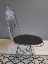 chaises design en métal chromé et assise en skai noir