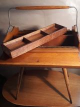 travailleuse scandinave en bois. Pieds compas, couturiere vi