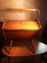 travailleuse scandinave en bois. Pieds compas, couturiere vi