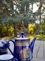 Théière et ses 5 tasses  bleues de Sèvres, porcelaine China