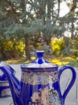 Théière et ses 5 tasses  bleues de Sèvres, porcelaine China