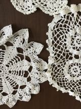 Lot de 5 napperons dentelle vintage