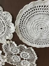 Lot de 5 napperons dentelle vintage