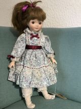 " Betty " Poupée en porcelaine "The héritage Mint Collection