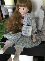 " Betty " Poupée en porcelaine "The héritage Mint Collection