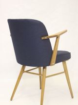 Chaise scandinave accoudoirs suspendus, retapissée tissu ble