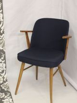 Chaise scandinave accoudoirs suspendus, retapissée tissu ble