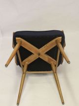 Chaise scandinave accoudoirs suspendus, retapissée tissu ble