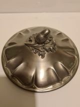 Boîte étain décor canelé et noisette