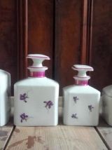 Ancien ensemble de toilette en porcelaine de Limoges 