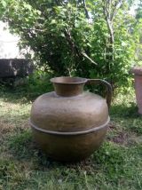 Ancienne grande cruche en cuivre martelé - Art populaire 