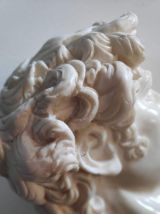 buste en composite blanc et socle en marbre