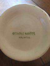 Service au décor de fruits.