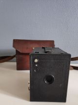 appareil photo ancien Brownie n°2 avec sa sacoche en cuir