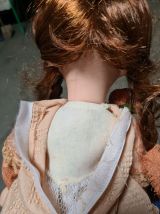 Poupée porcelaine gravée