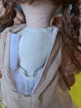 Poupée porcelaine gravée