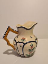 Pichet en céramique de Quimper décor floral