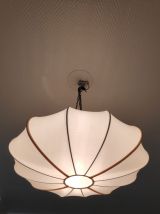 suspension "cocoon" du Vietnam en tissu de soie