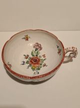 Coupe à anse en faïence d'Angoulême décor Floral