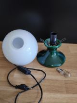 lampe en céramique verte et globe opaline