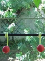 jolie paire de porte manteaux vintage à suspendre (métal)