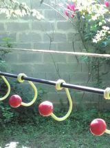 jolie paire de porte manteaux vintage à suspendre (métal)