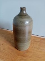 Bouteille signée en grès émaillé