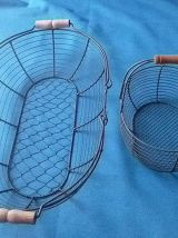 2 paniers en  metal  grillagé