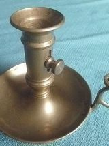 bougeoir a poussoir en  laiton , vintage