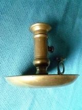 bougeoir a poussoir en  laiton , vintage