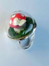 Bague réglable globe terrarium, champignon rouge