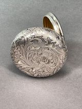 Petite boîte en argent massif