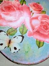 Cadre vintage, miroir à roses peintes et console