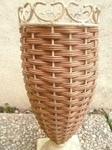 vase ,coupe en métal et osier, vintage