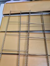 etagere string acier faux bois, montants torsadé or 1960