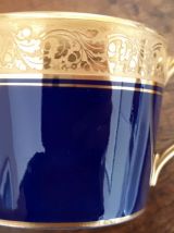 Tasse à chocolat bleu de Sèvres, porcelaine de Limoges
