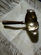 saucière en métal argenté avec un manche en bois année 1950