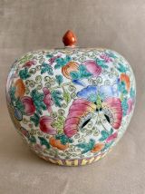 Grand pot couvert asiatique