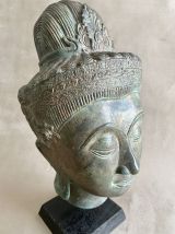 Sculpture représentant une tête de femme khmer